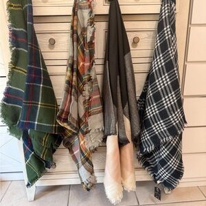 BUNDLE OF 4 BLANKETS PLAID SCARFS FRINGE WRAP
Checkered Home Accent Throws